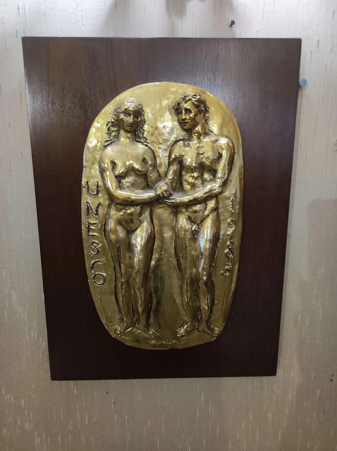 Francesco Messina, L'amour, gilded bronze high relief, 1983 4