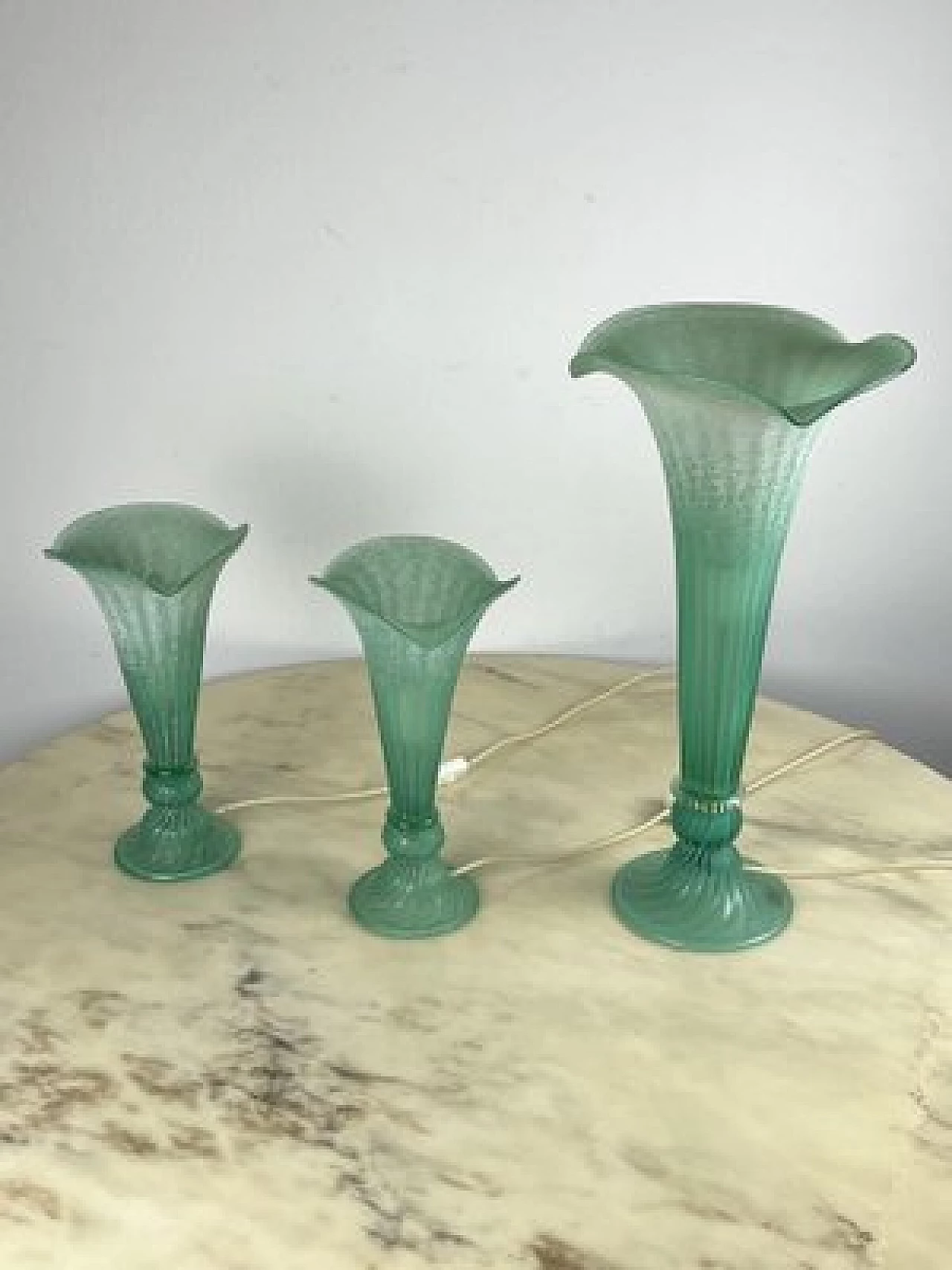 3 Lampade da tavolo in vetro di Murano verde a forma di calle, anni '80 5