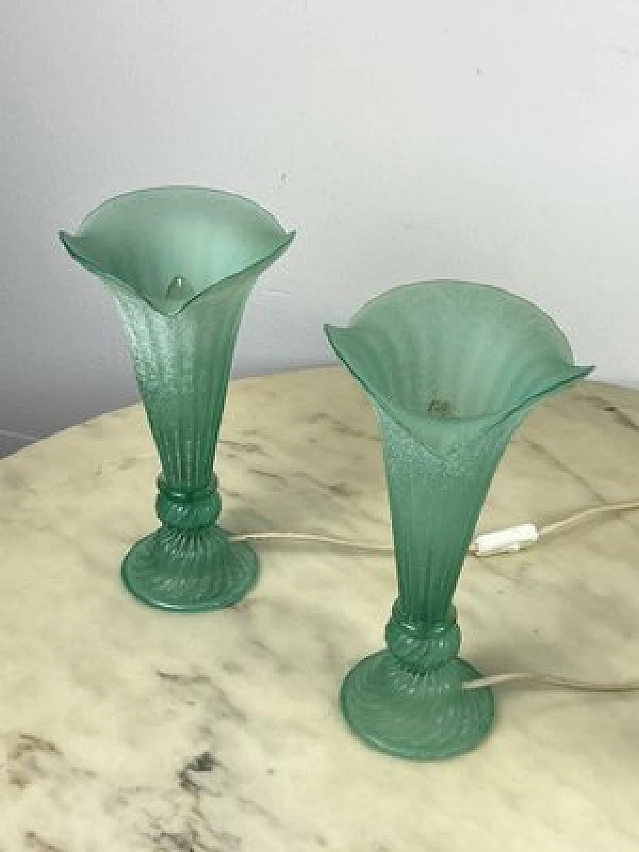 3 Lampade da tavolo in vetro di Murano verde a forma di calle, anni '80 11