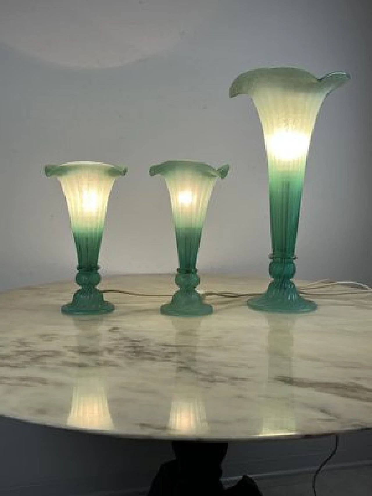 3 Lampade da tavolo in vetro di Murano verde a forma di calle, anni '80 12