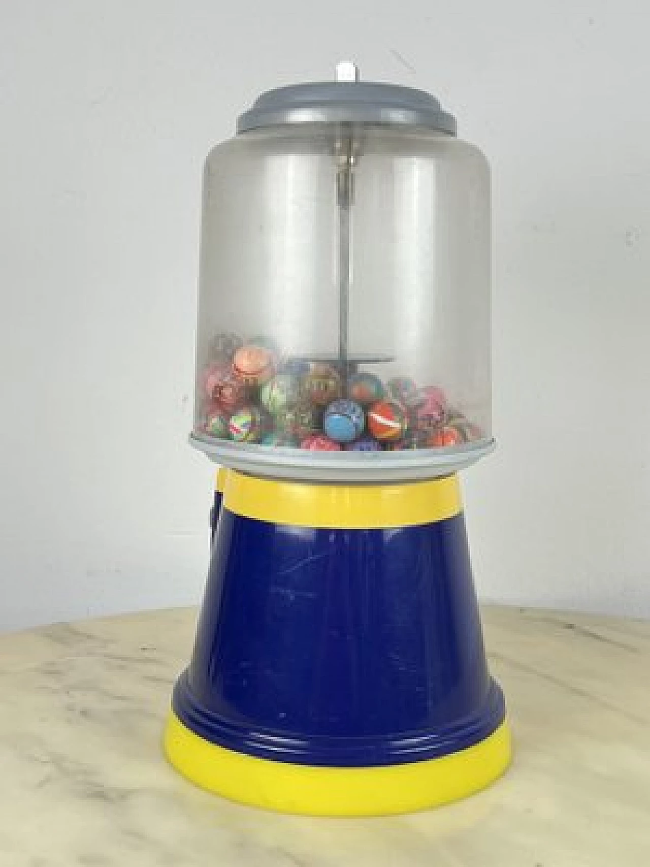 Little ball vending machine, 1980s 3