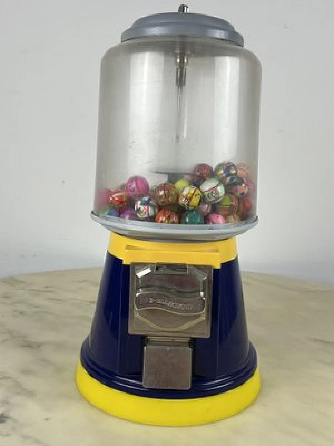 Little ball vending machine, 1980s 7