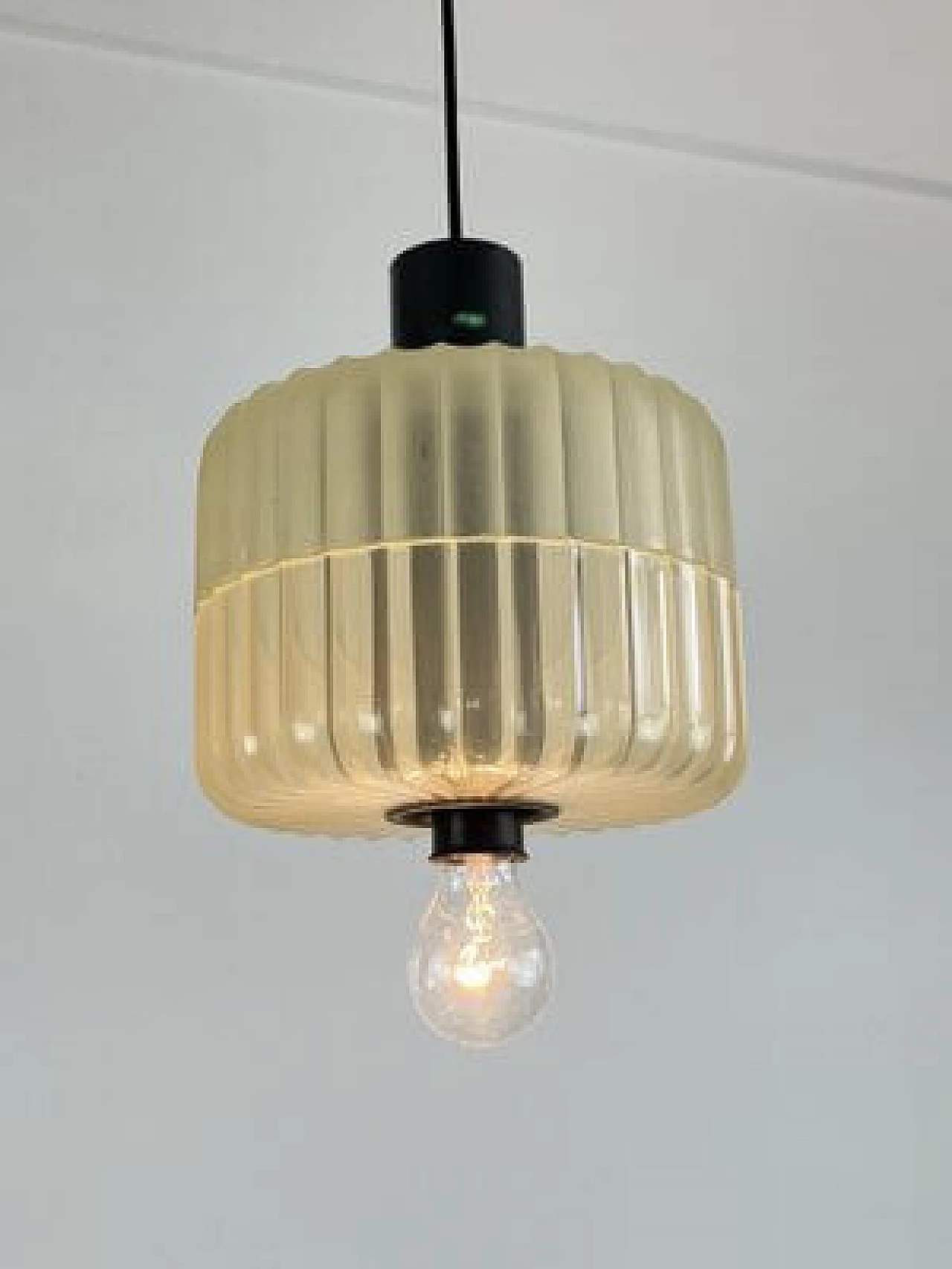 Metal and methacrylate chandelier by Guzzini, 1960s 1