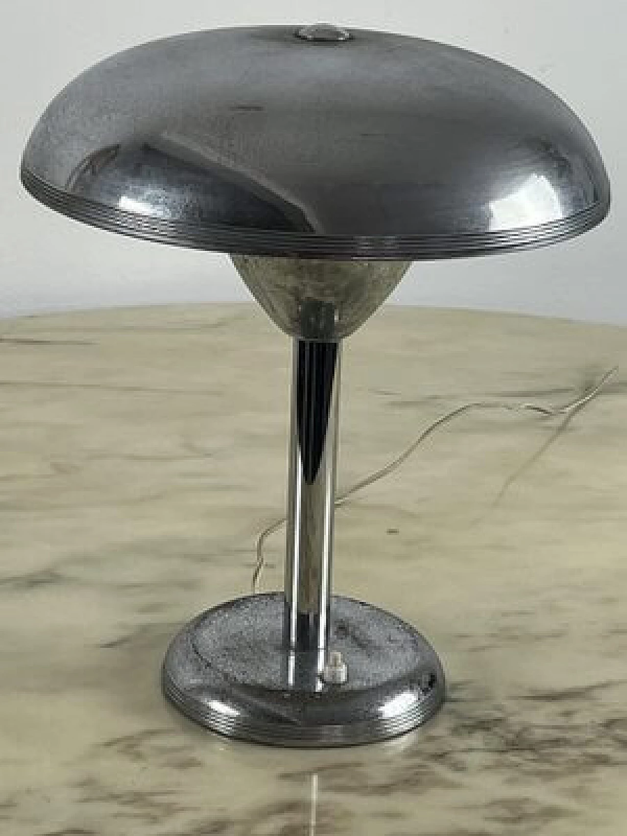 Lampada da tavolo in metallo in stile Bauhaus, anni '30 1