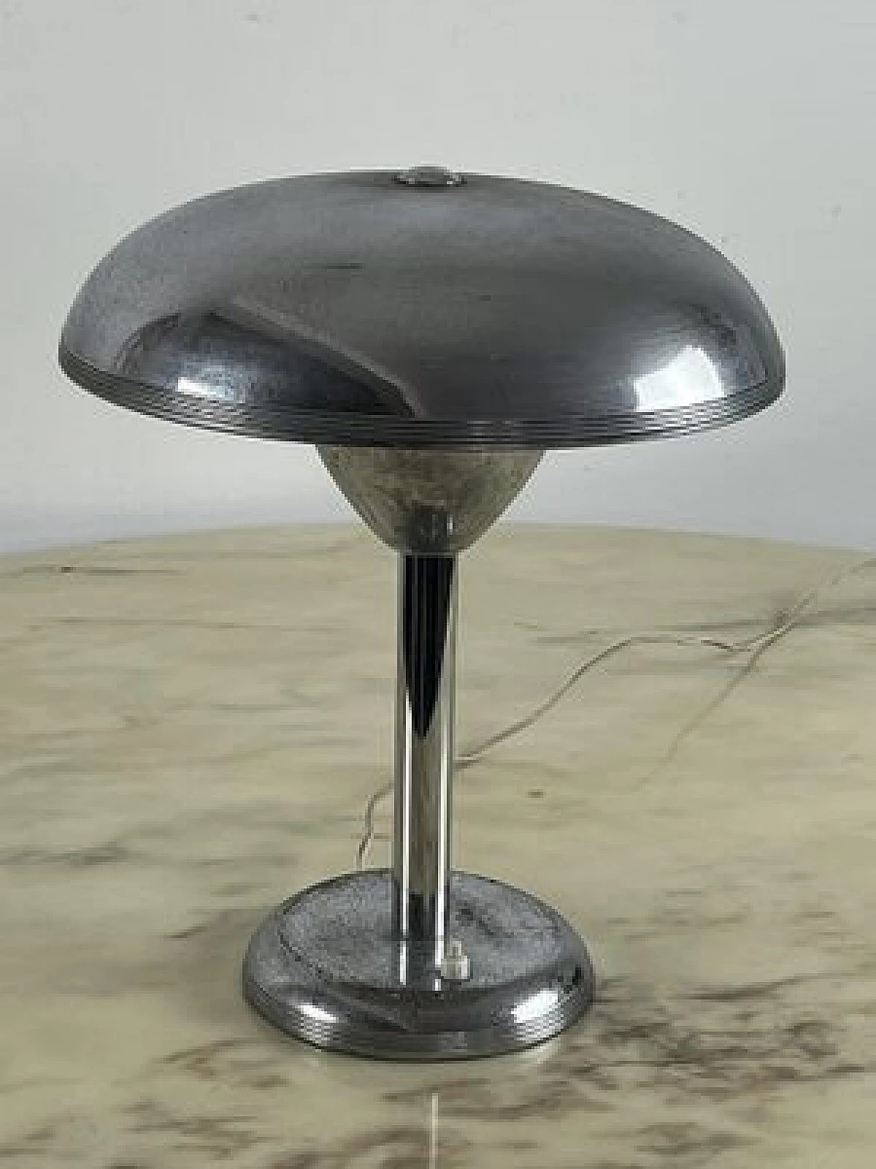 Lampada da tavolo in metallo in stile Bauhaus, anni '30 3