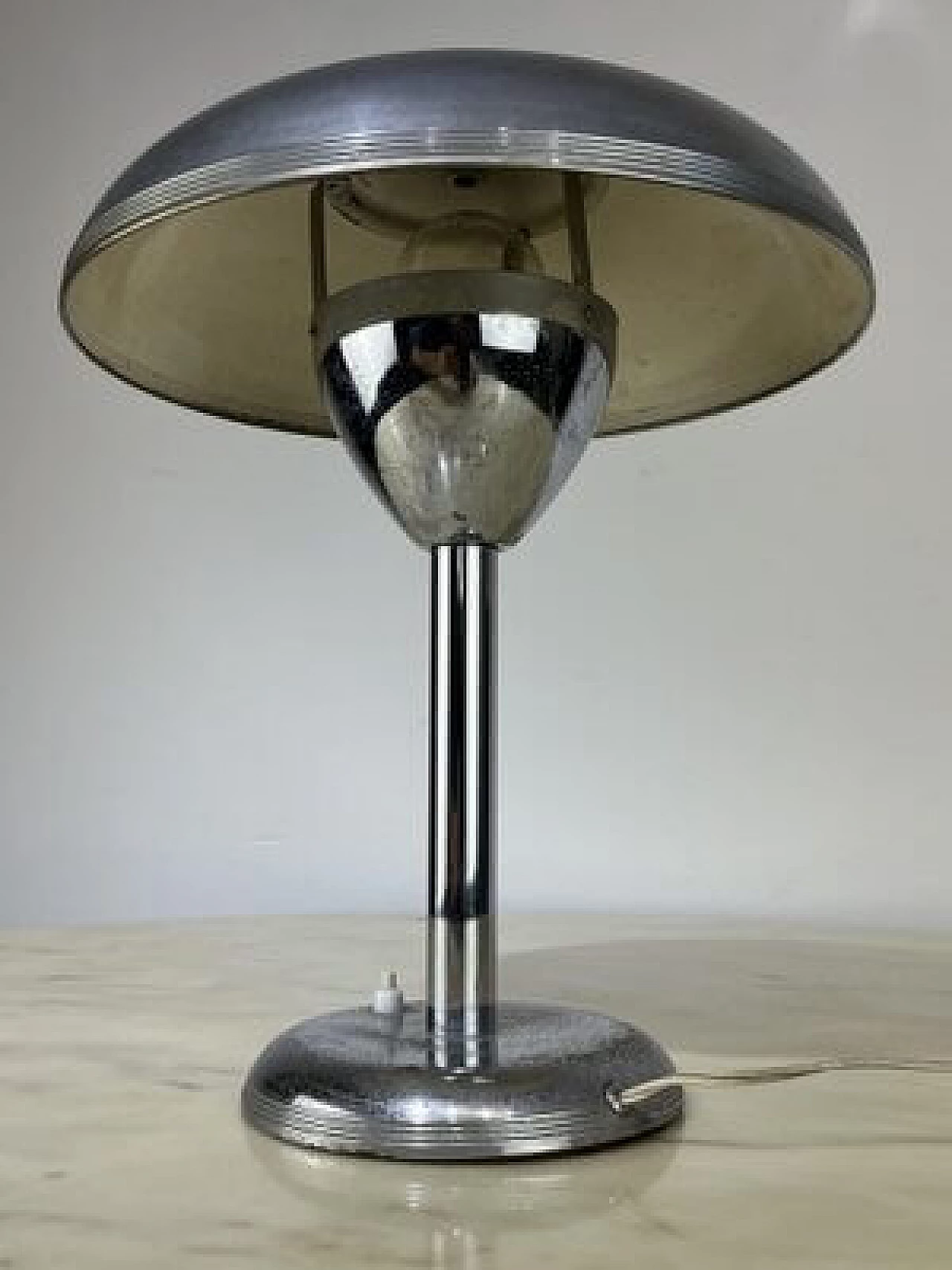 Lampada da tavolo in metallo in stile Bauhaus, anni '30 10