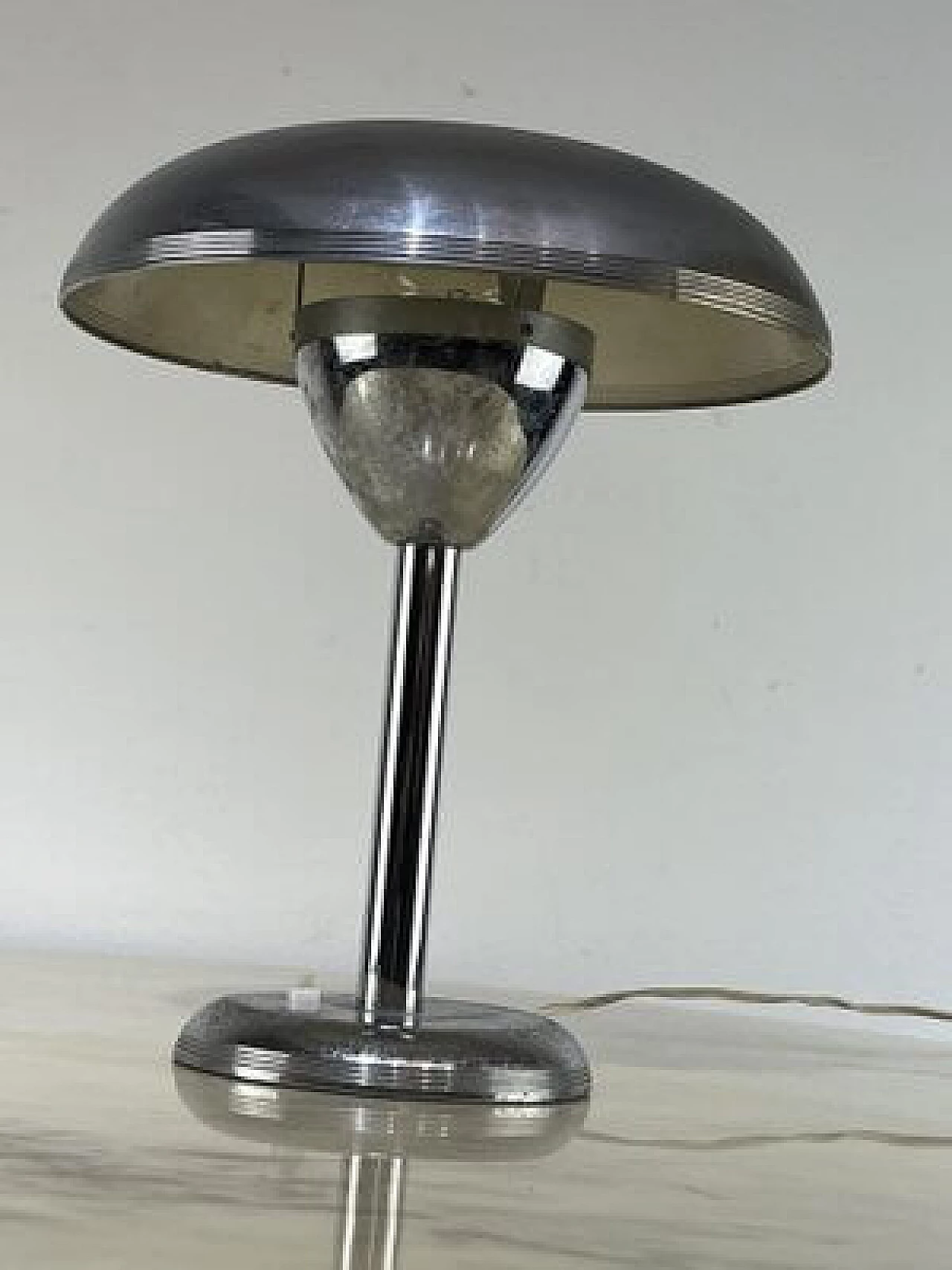 Lampada da tavolo in metallo in stile Bauhaus, anni '30 15