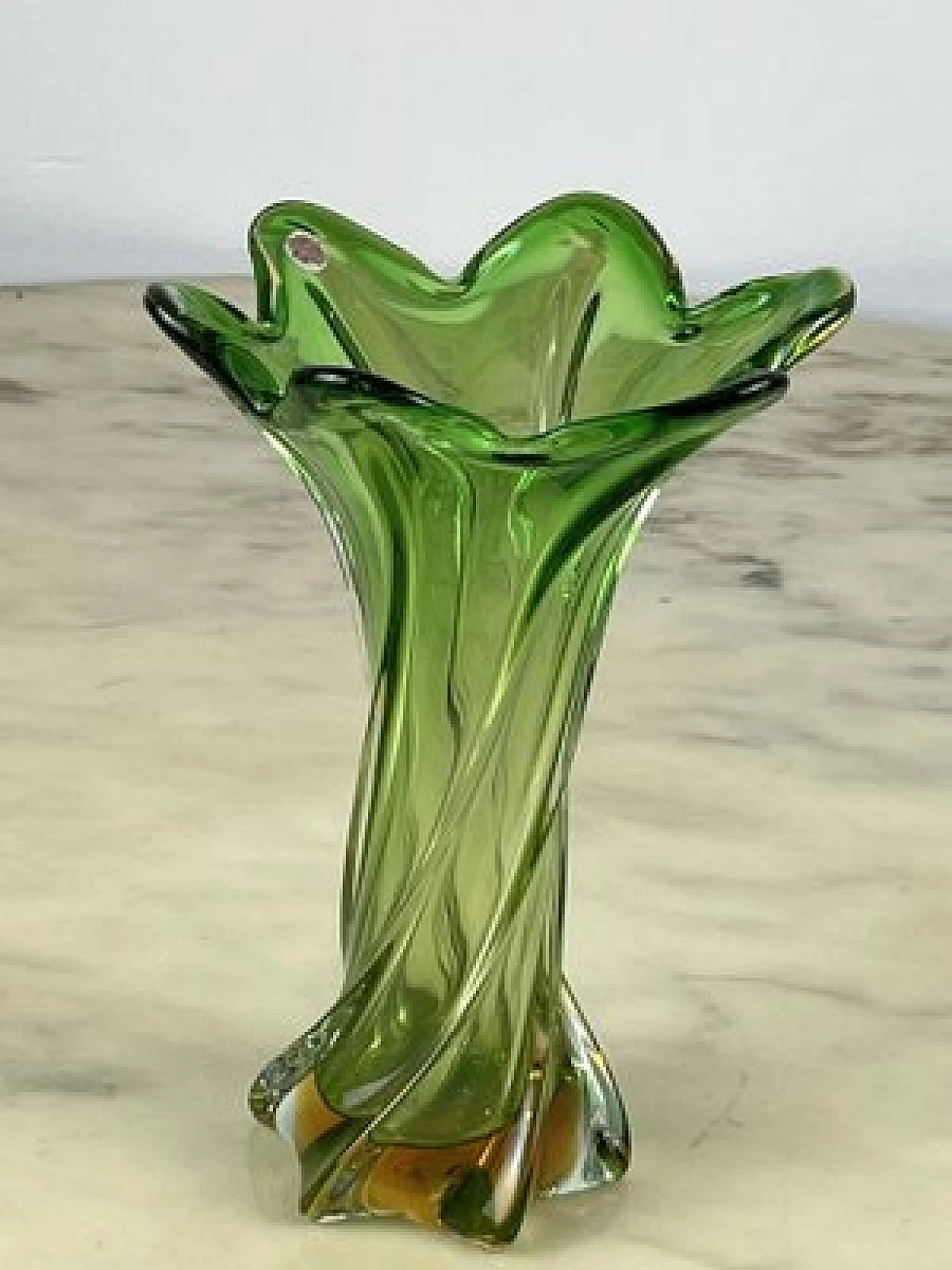 Vaso in vetro di Murano sommerso verde, anni '60 1