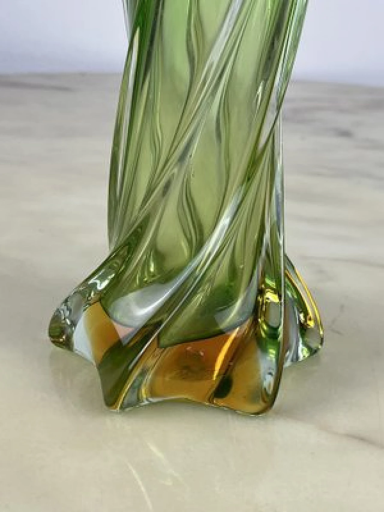 Vaso in vetro di Murano sommerso verde, anni '60 3