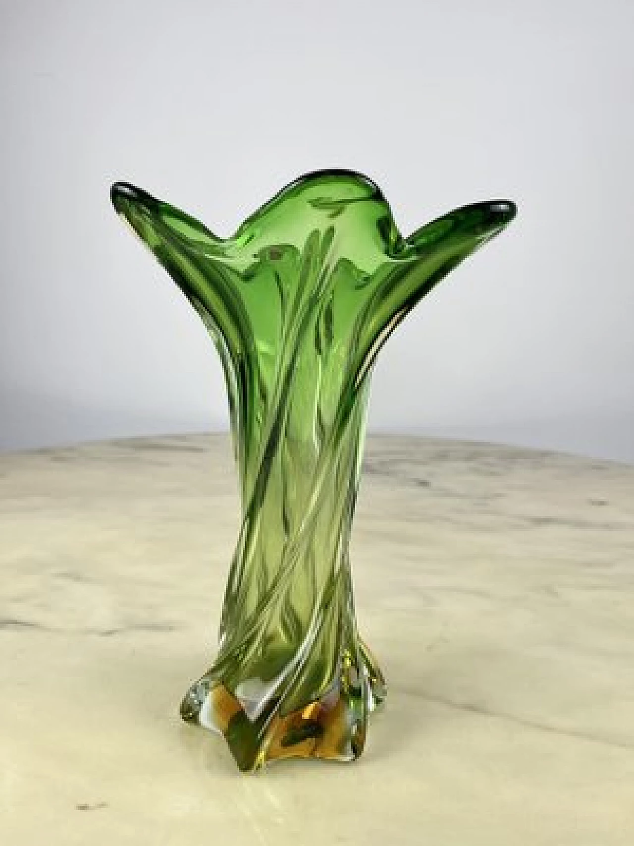 Vaso in vetro di Murano sommerso verde, anni '60 10