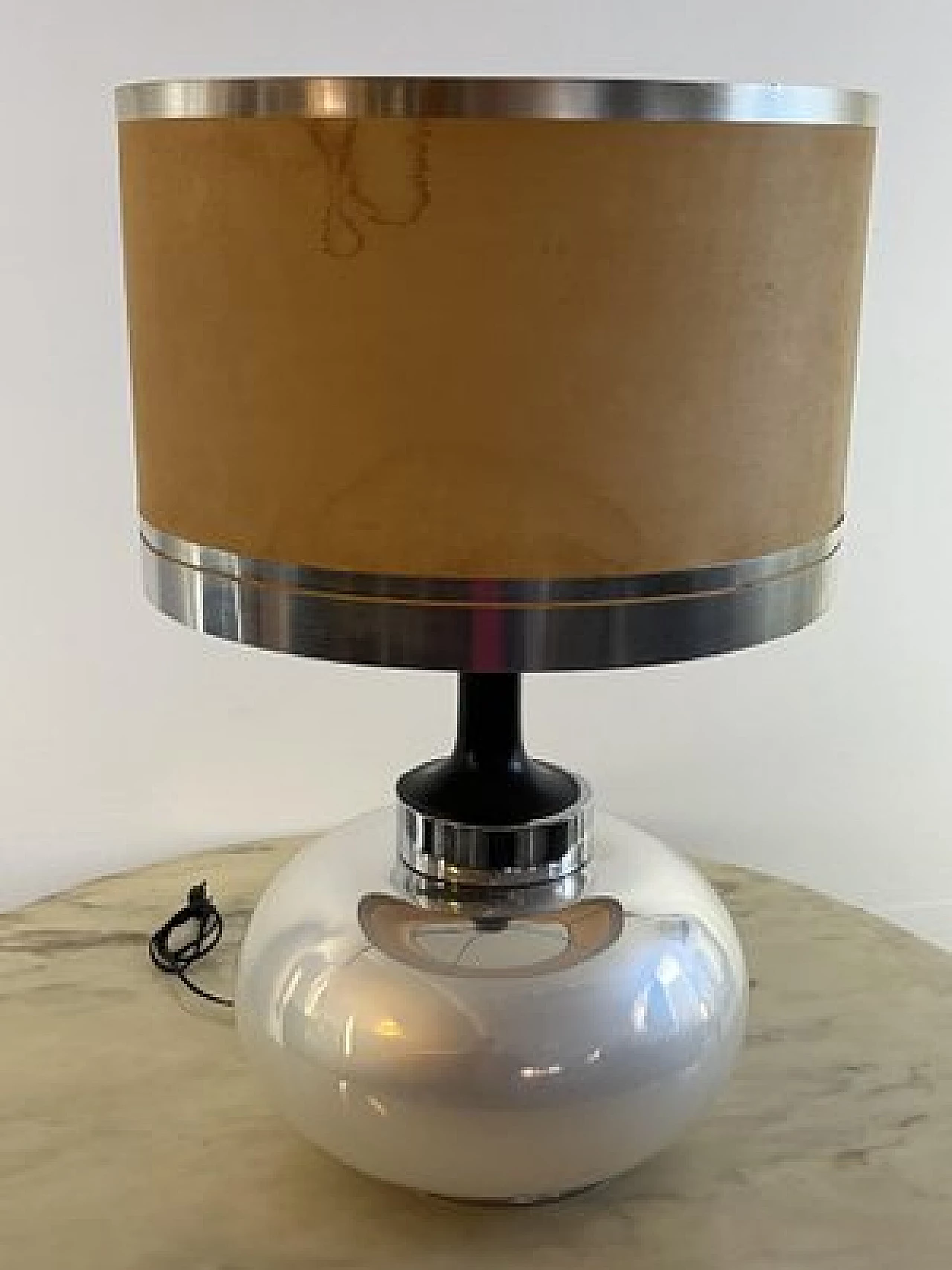 Lampada da tavolo con base in vetro opalescente, anni '70 1