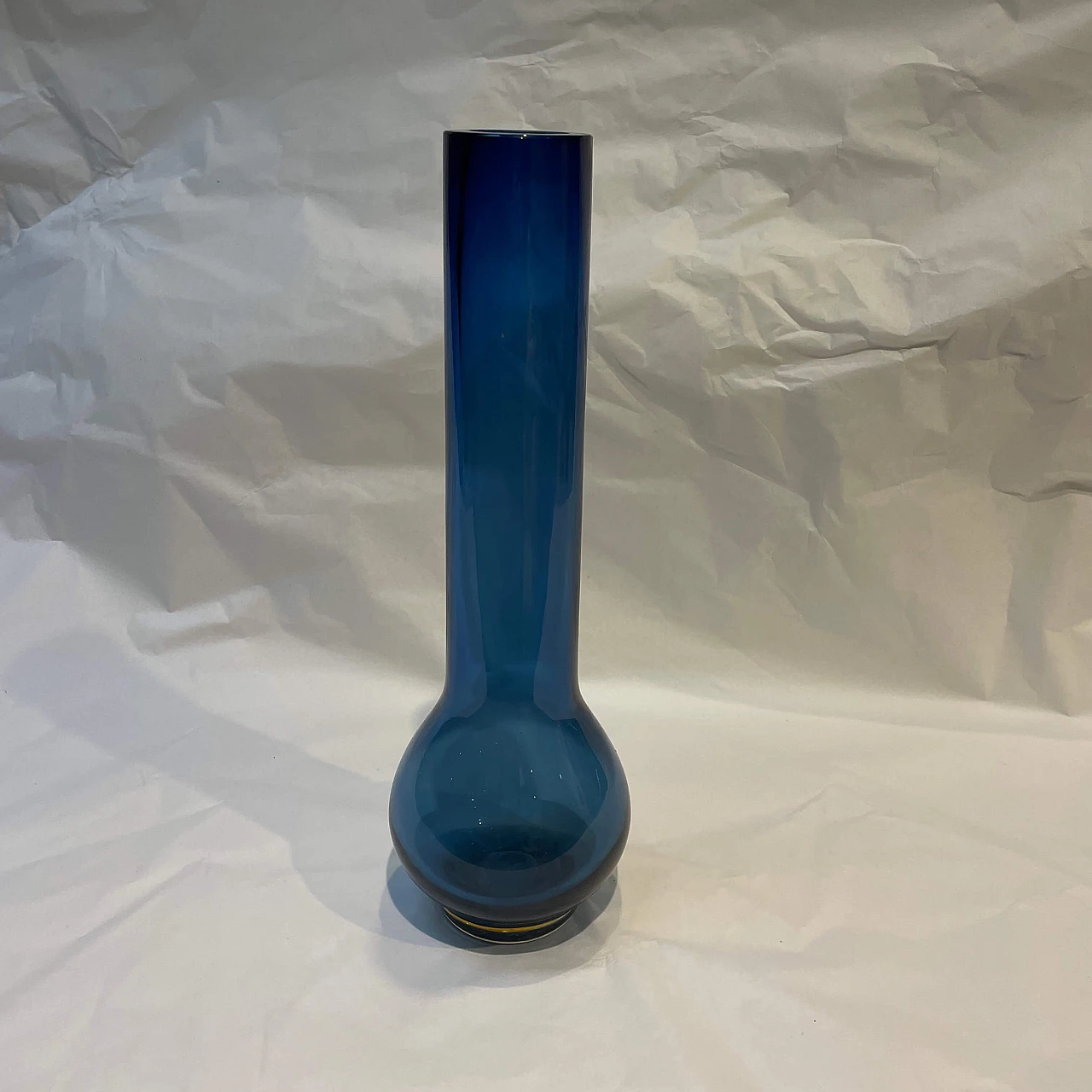 Vaso ad ampolla in vetro di Murano blu di Laura de Santillana, anni '80 1