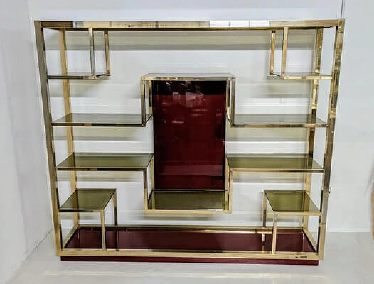 Brass-plated metal bookcase with smoked glass shelves, 1970s 1