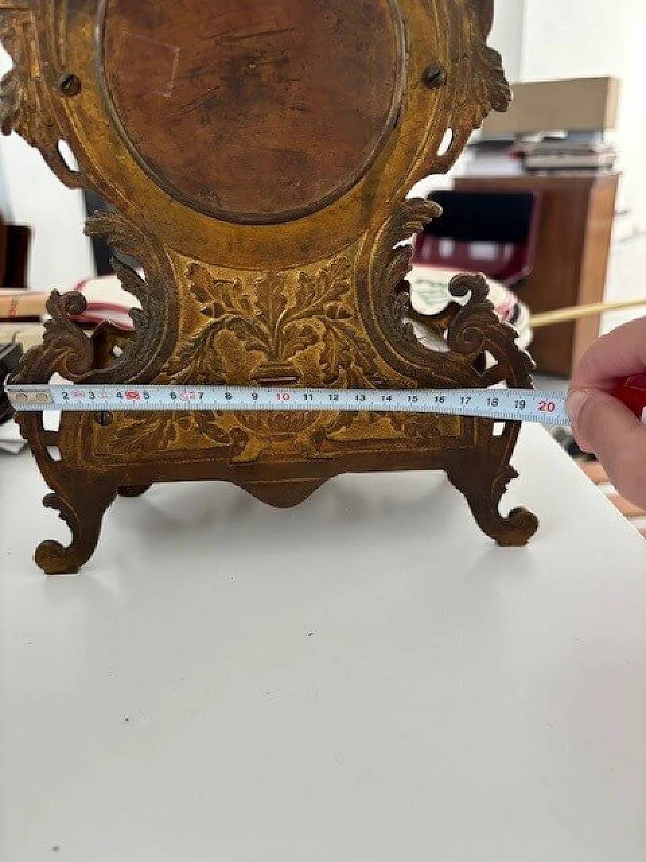 Baroque-style table clock in gilded and chiselled bronze, 1950s 9