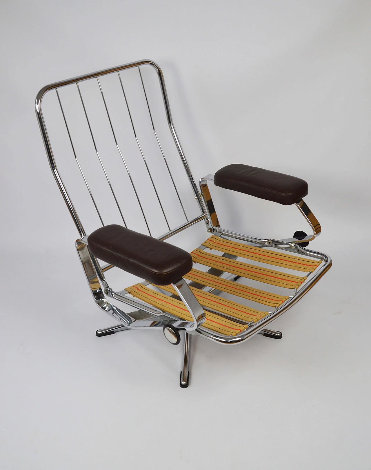 Coppia di sedie girevoli da ufficio in pelle con struttura cromata, anni '70 11