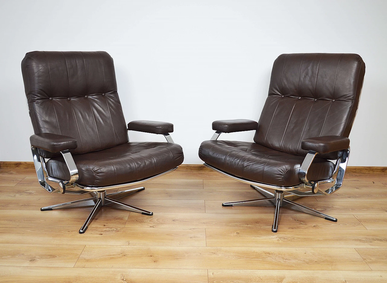 Coppia di sedie girevoli da ufficio in pelle con struttura cromata, anni '70 12