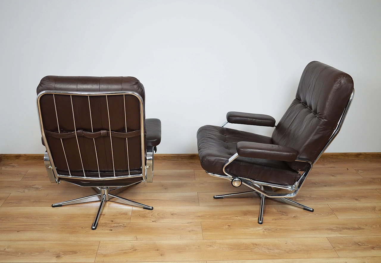 Coppia di sedie girevoli da ufficio in pelle con struttura cromata, anni '70 13