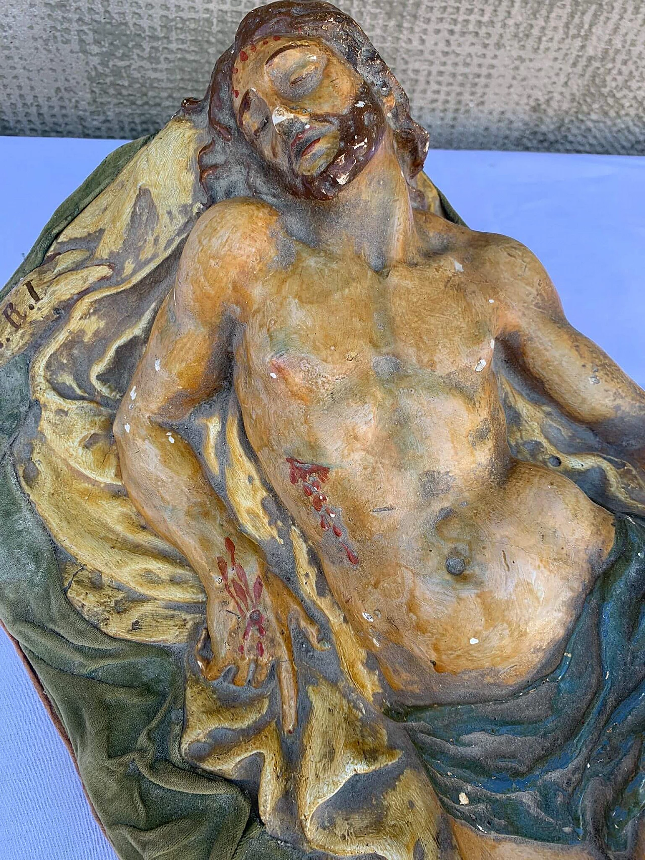 Scultura in gesso di Cristo disteso, dell'800 2