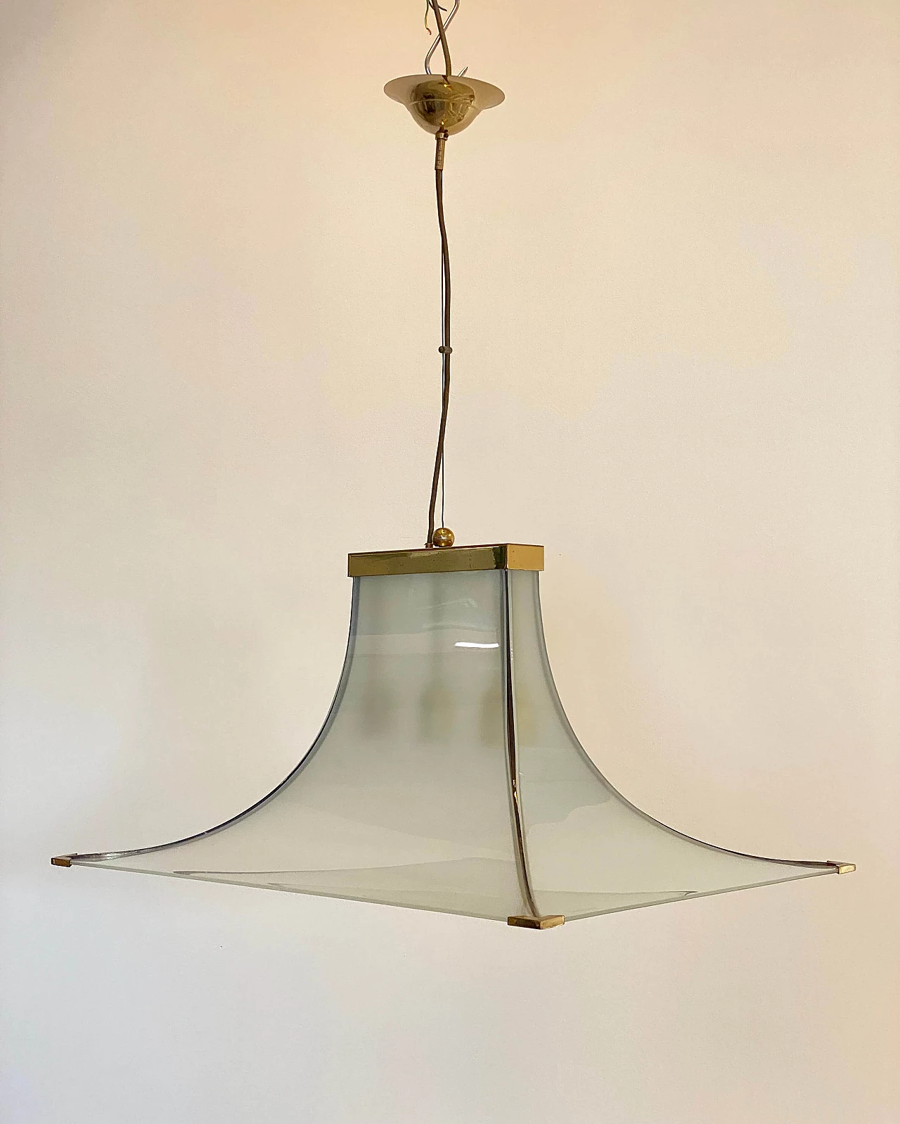 Pagoda chandelier in brass and frosted glass, 1960s 1