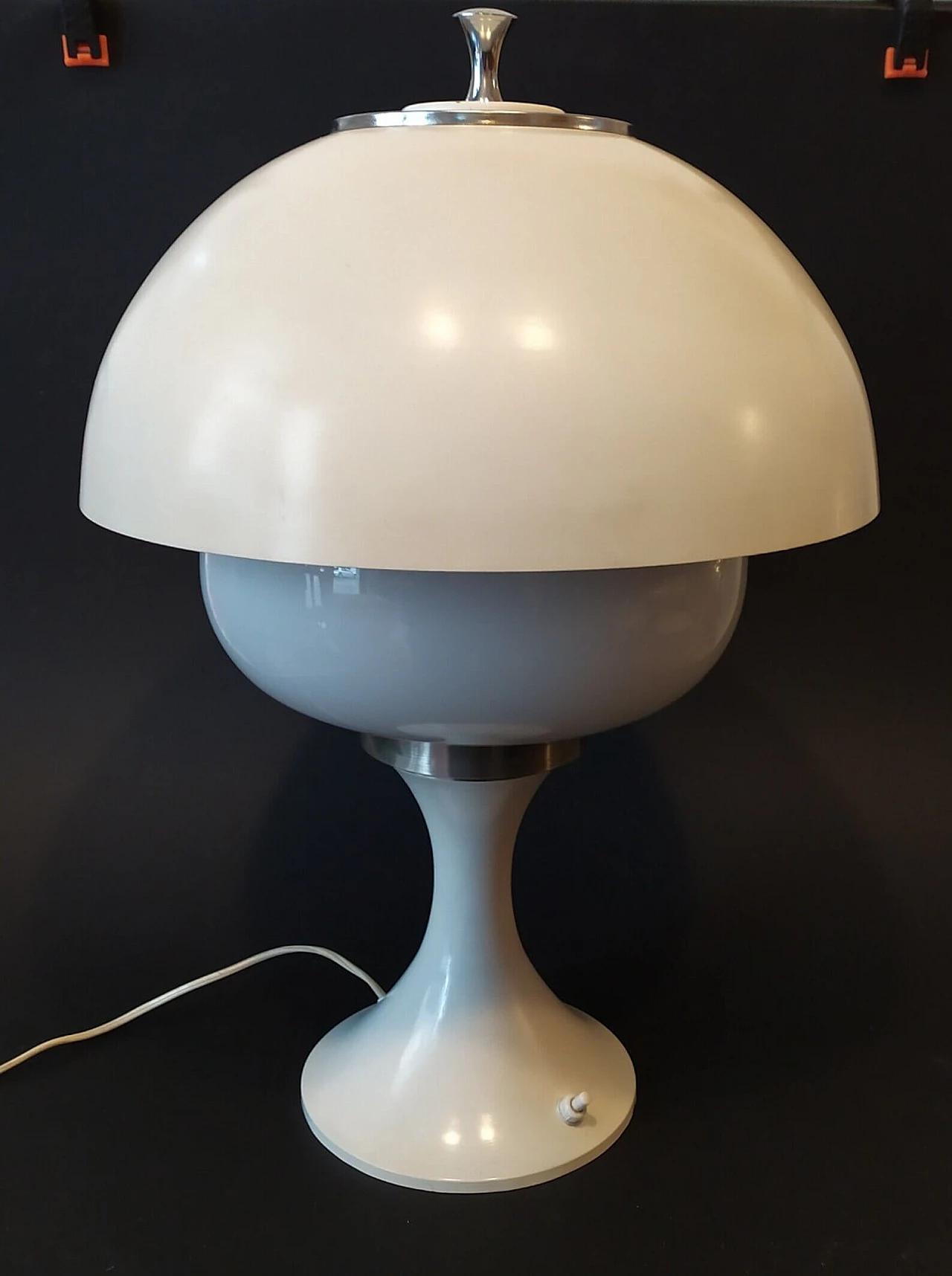 Lampada da tavolo a fungo in metallo verniciato bianco e vetro, anni '70 1