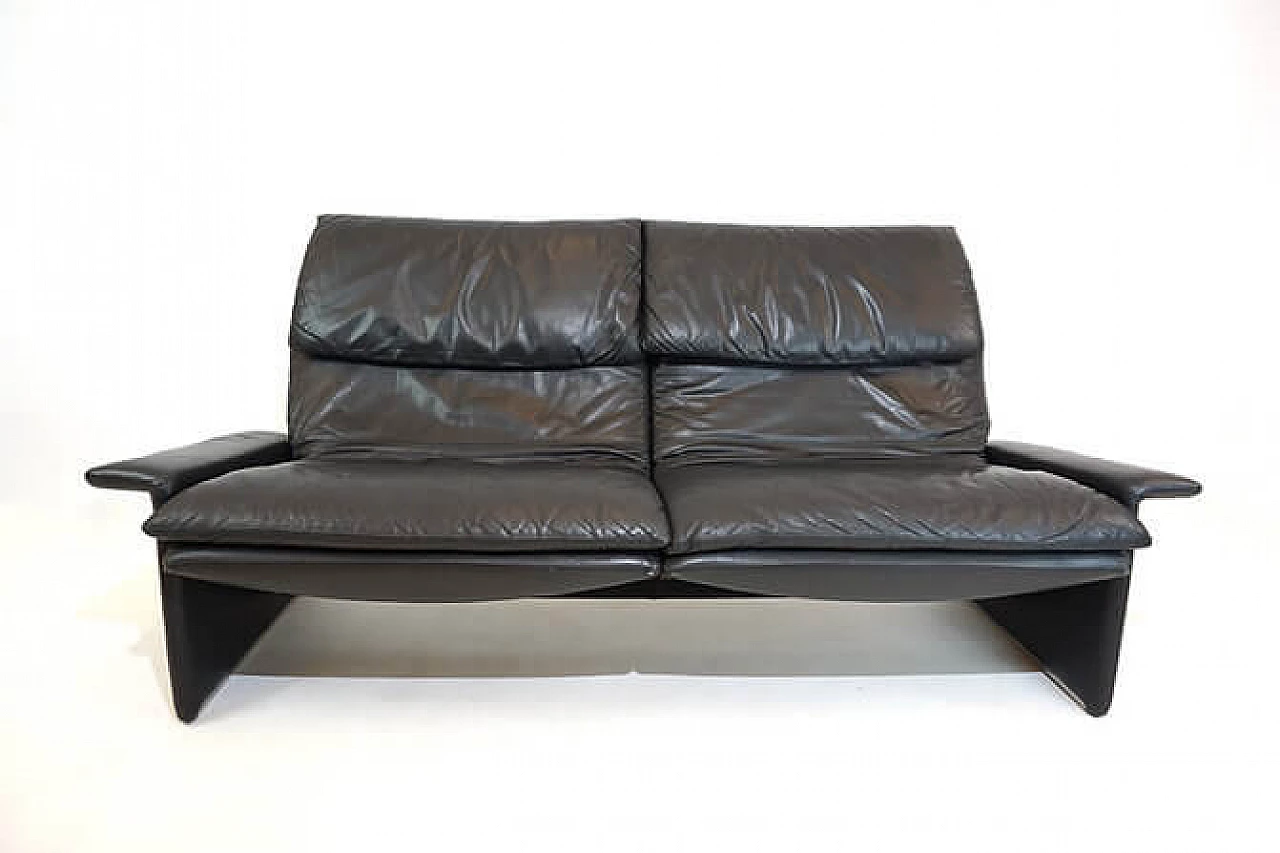 Leather sofa by Giovanni Offredi for Saporiti, 1970s 5