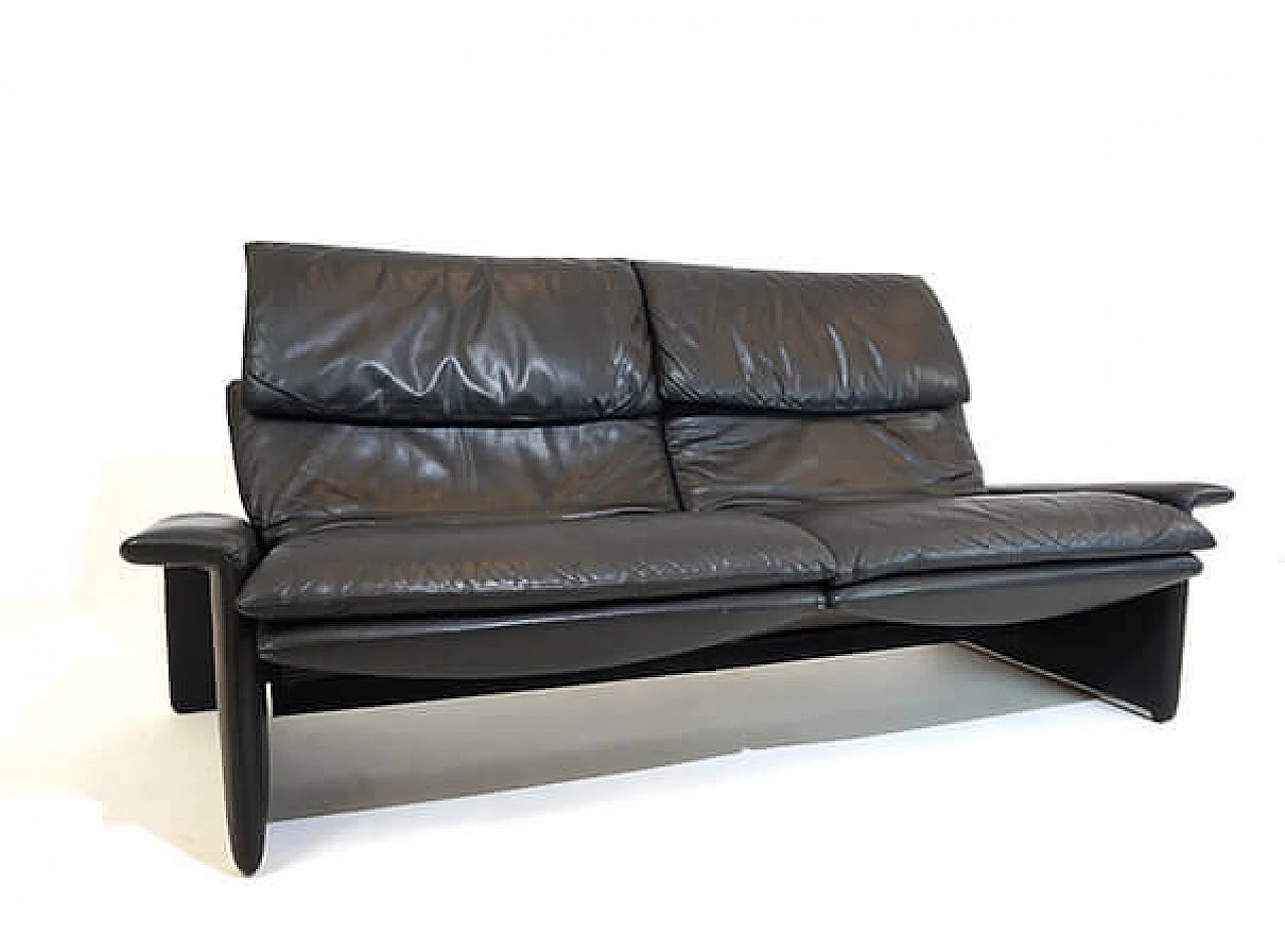 Leather sofa by Giovanni Offredi for Saporiti, 1970s 6