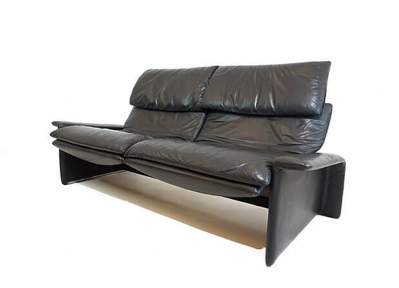 Leather sofa by Giovanni Offredi for Saporiti, 1970s 11