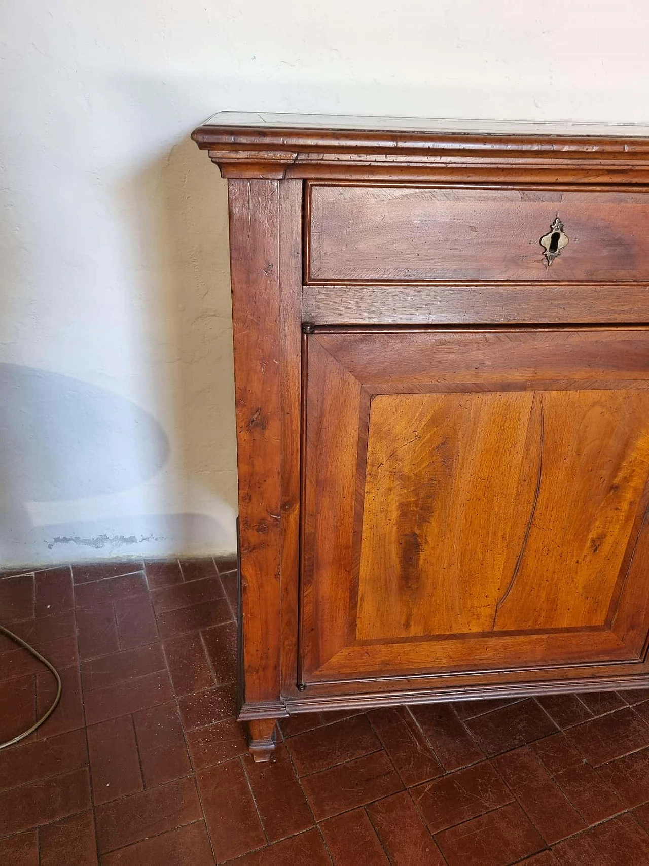 Credenza in noce a due ante e due cassetti, fine '700 8