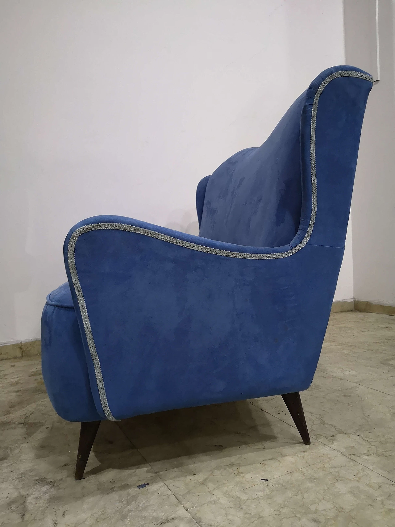 Three-seater sofa in alcantara fabric, 1950s 11