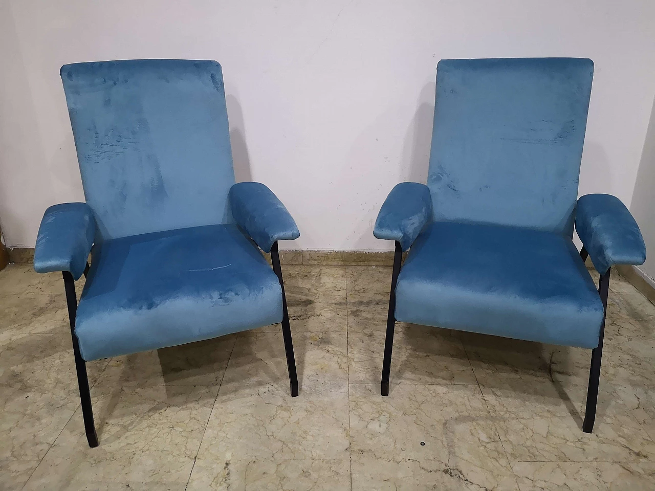 Pair of blue velvet armchairs with iron frame, 1970s 1