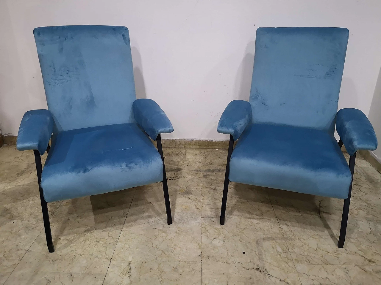 Pair of blue velvet armchairs with iron frame, 1970s 3