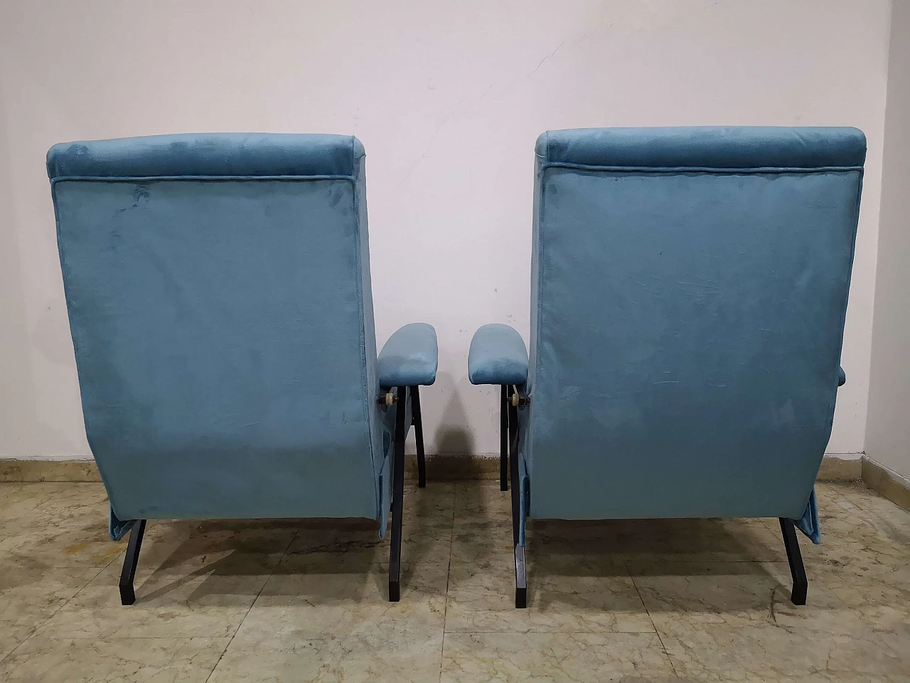 Pair of blue velvet armchairs with iron frame, 1970s 6