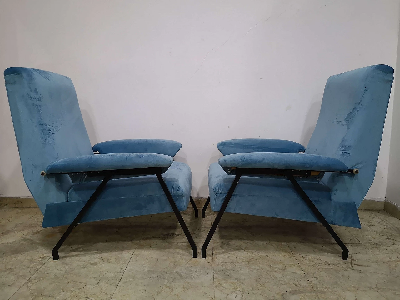 Pair of blue velvet armchairs with iron frame, 1970s 8