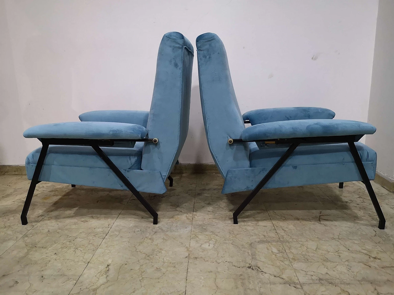 Pair of blue velvet armchairs with iron frame, 1970s 10