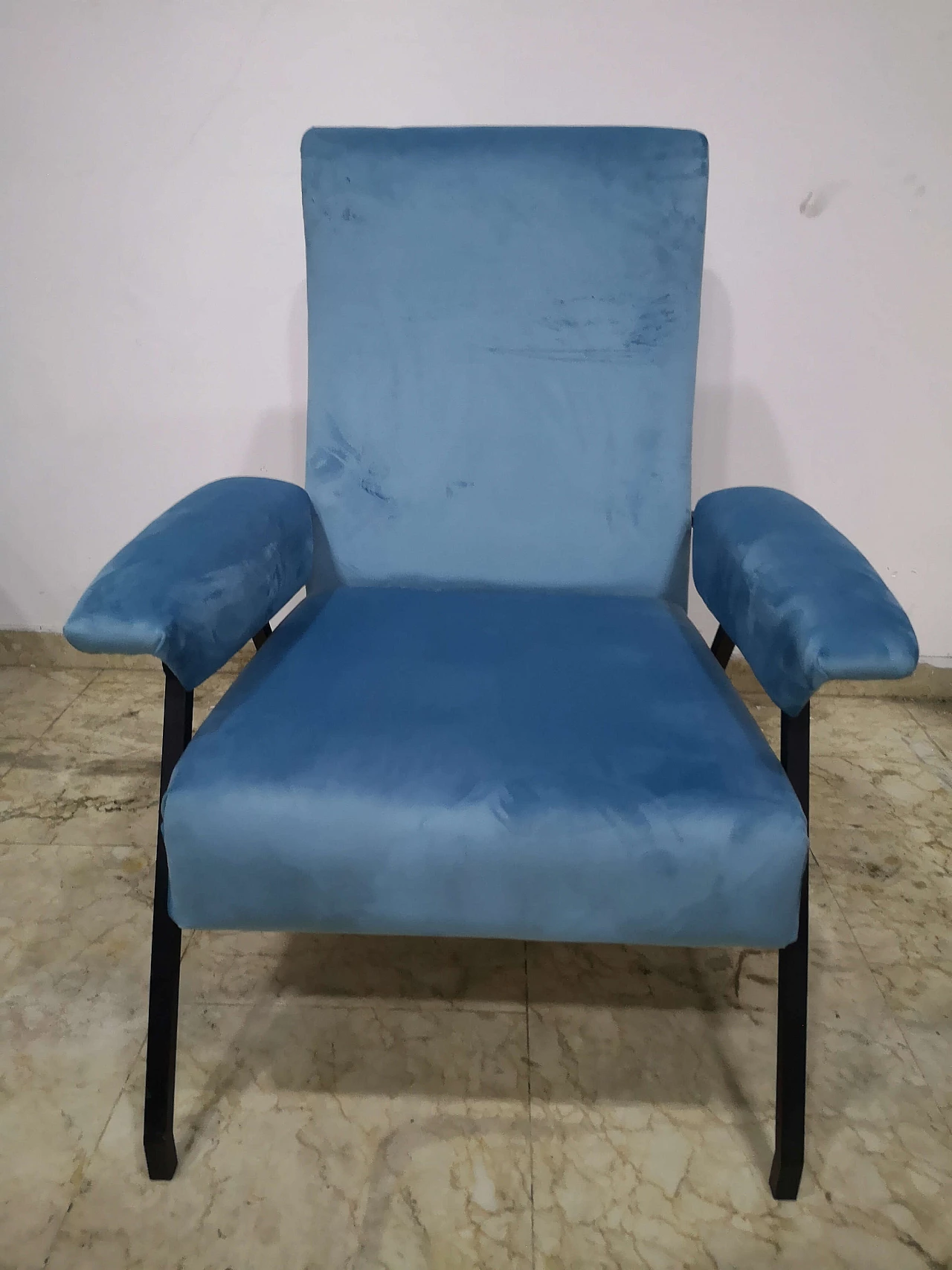 Pair of blue velvet armchairs with iron frame, 1970s 17