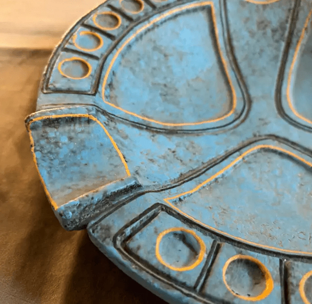 Etruscan-inspired blue and yellow ceramic ashtray by Casucci, 1960s 2