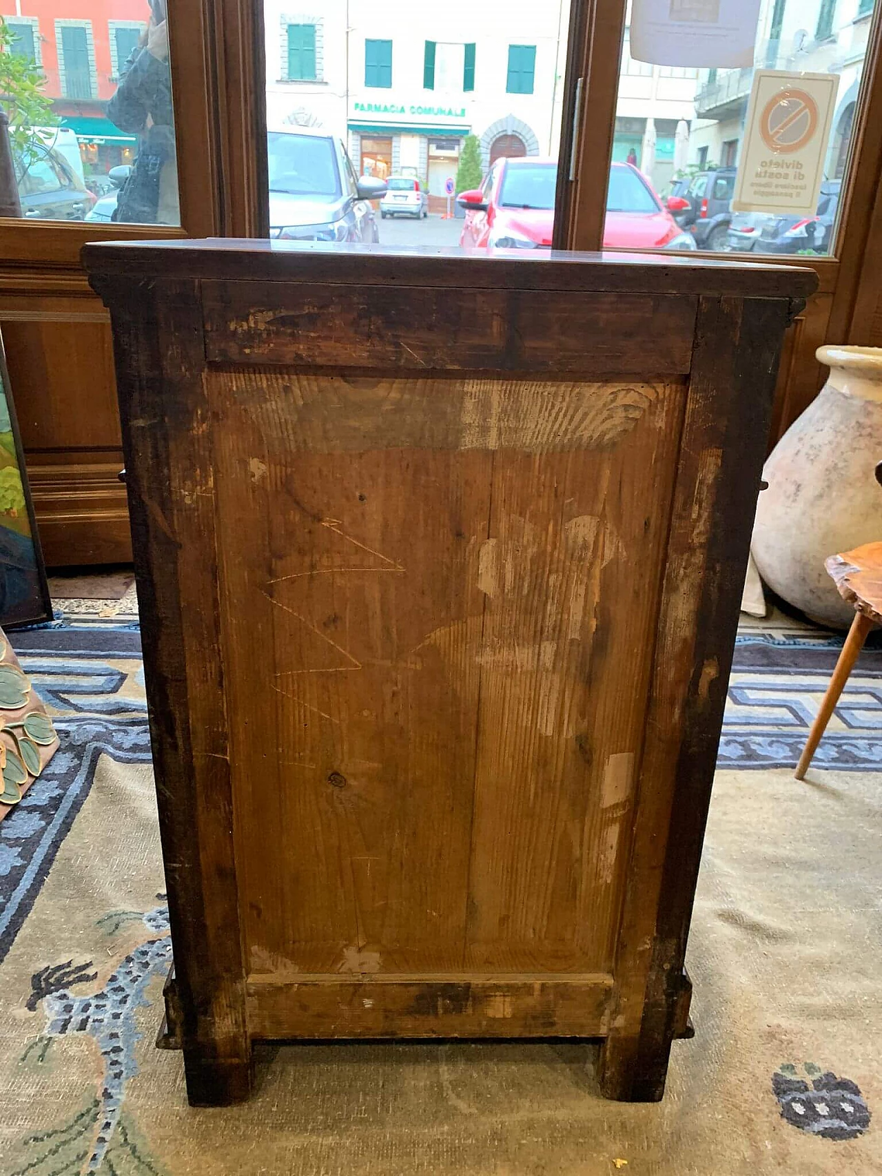 Walnut chest of drawers, late 19th century 1