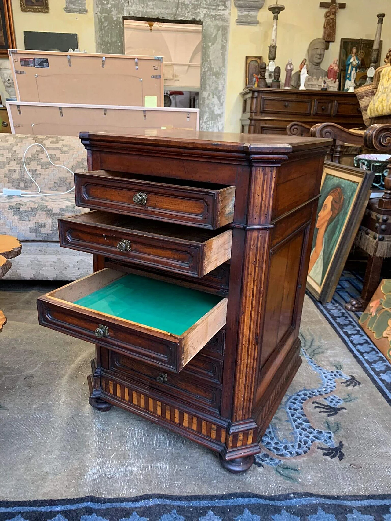 Walnut chest of drawers, late 19th century 2