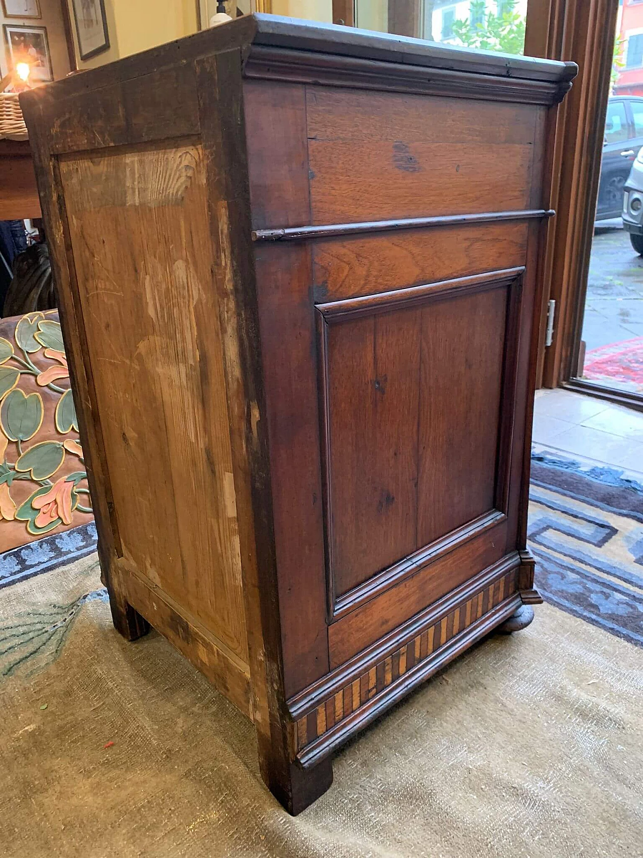 Walnut chest of drawers, late 19th century 5