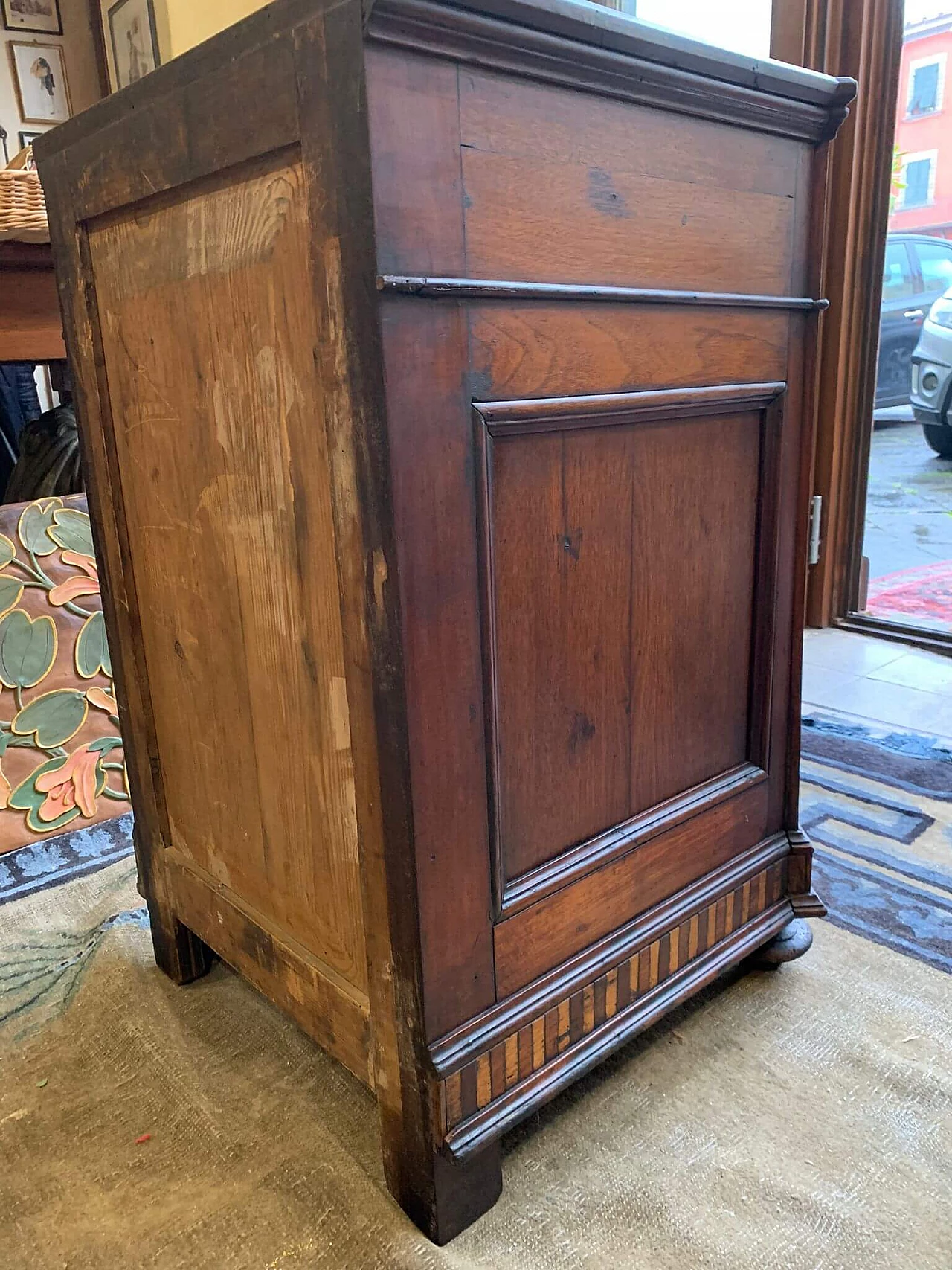 Walnut chest of drawers, late 19th century 6