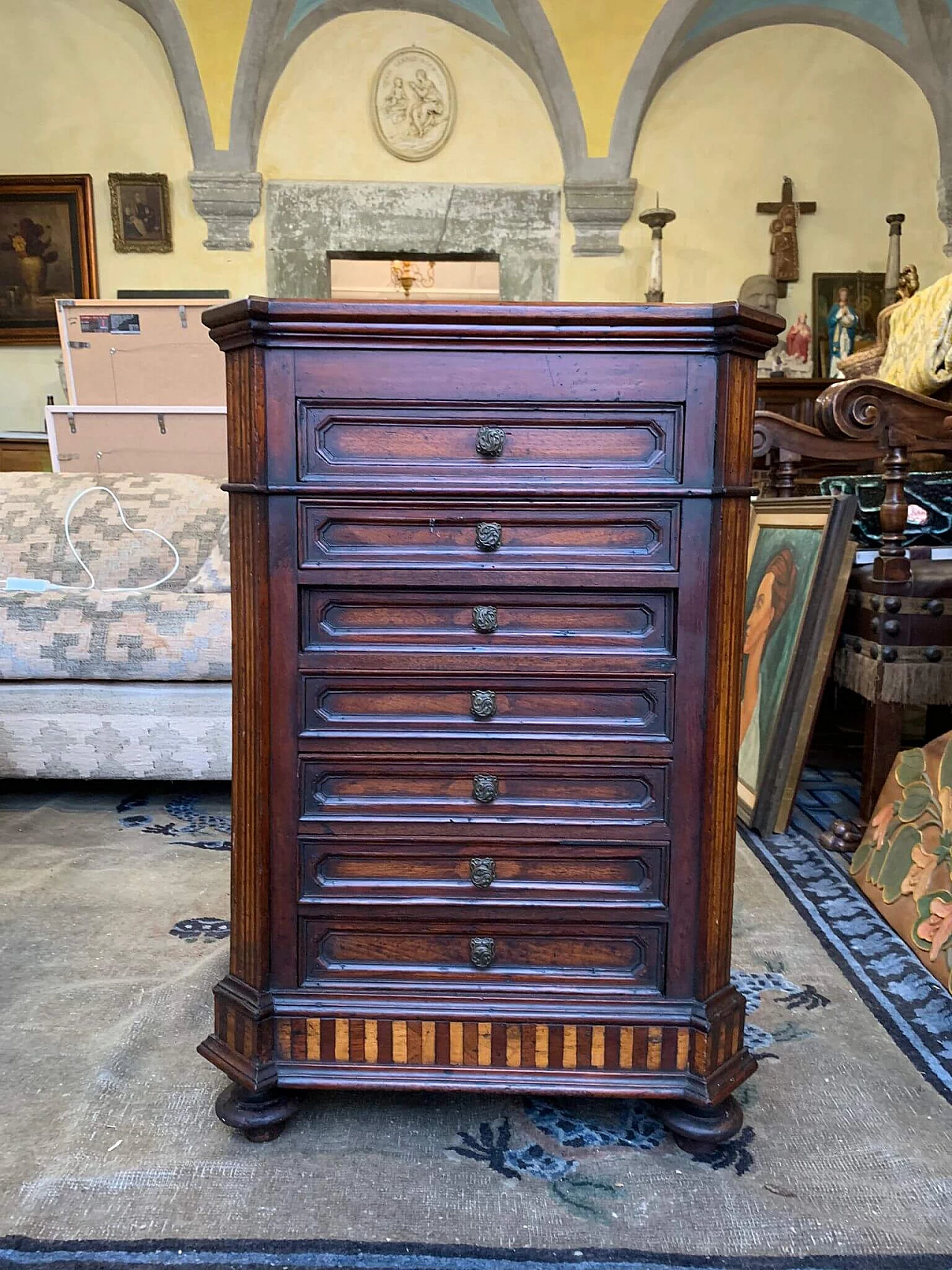 Walnut chest of drawers, late 19th century 7