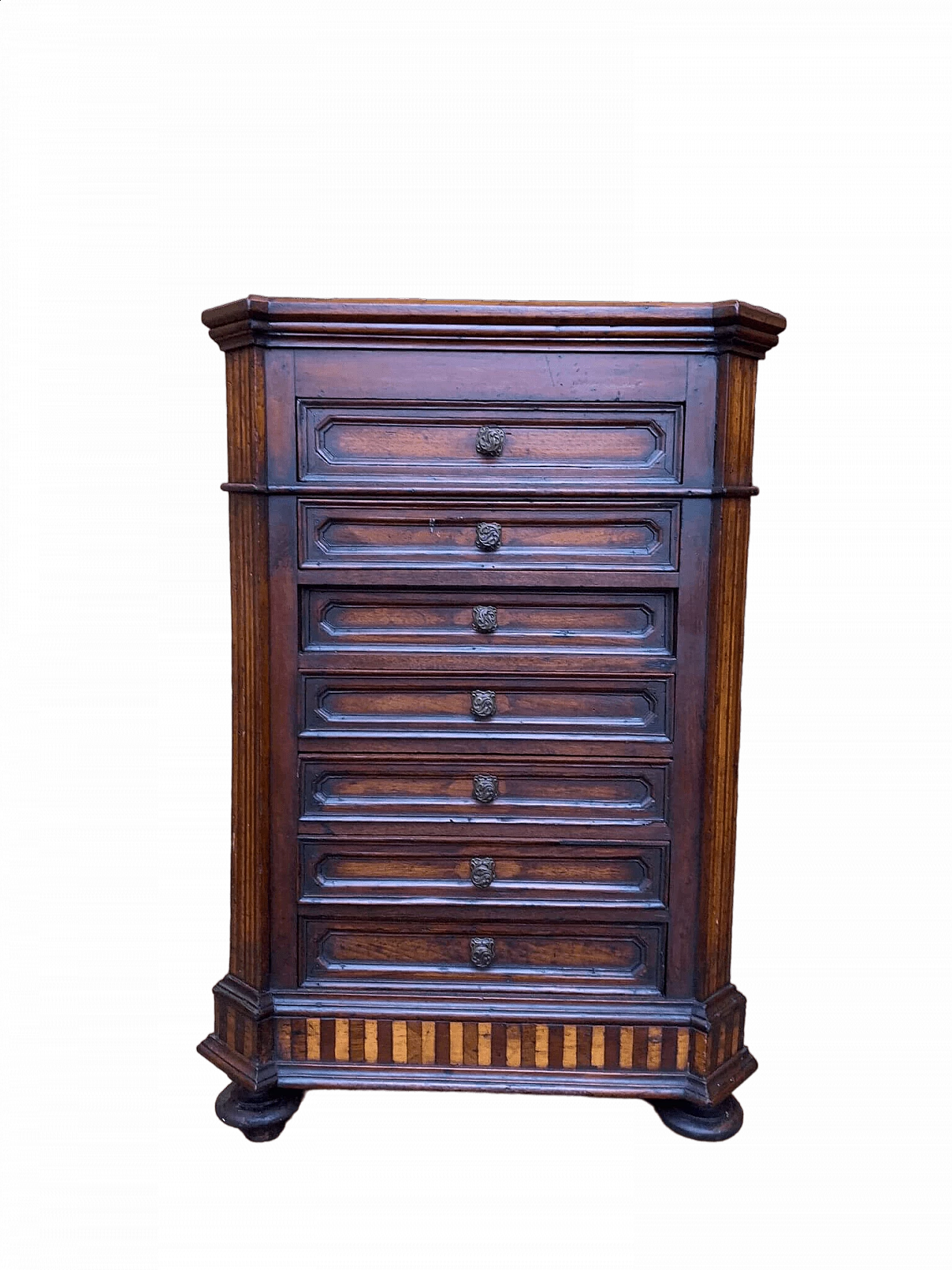 Walnut chest of drawers, late 19th century 8