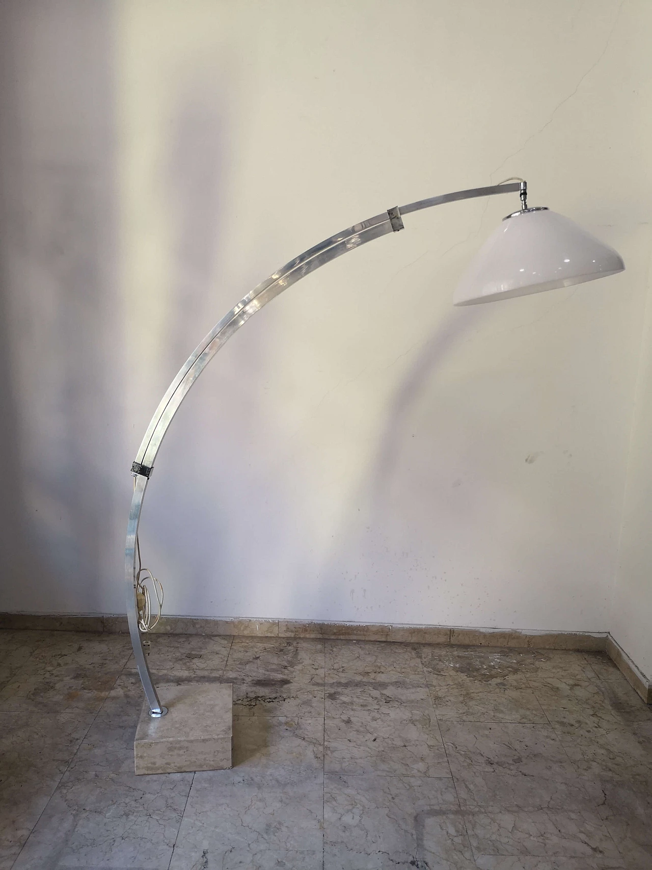 Aluminum and marble extendable arc floor lamp, 1970s 1