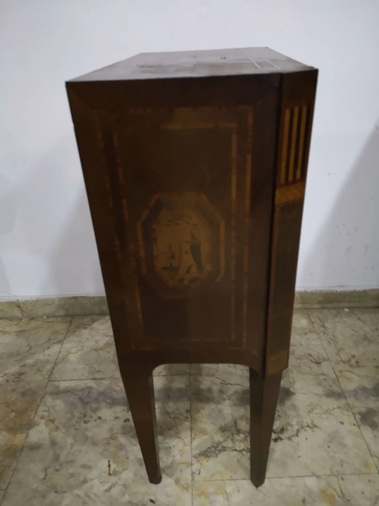 Pair of Louis XVI bedside tables in orange wood, Rio rosewood and occhetted maple, late 18th century 11