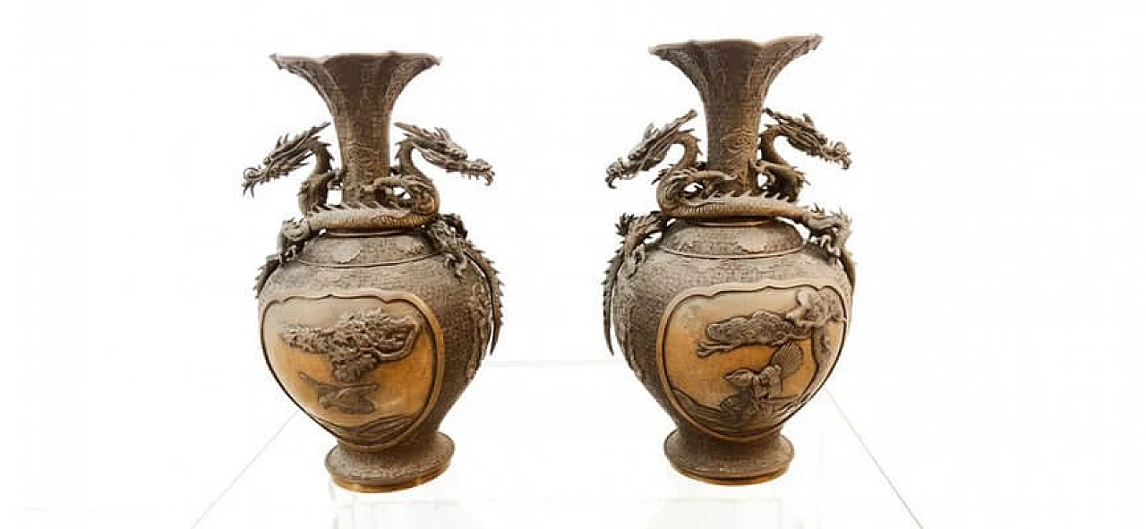 Pair of Japanese bronze vases with dragons 7