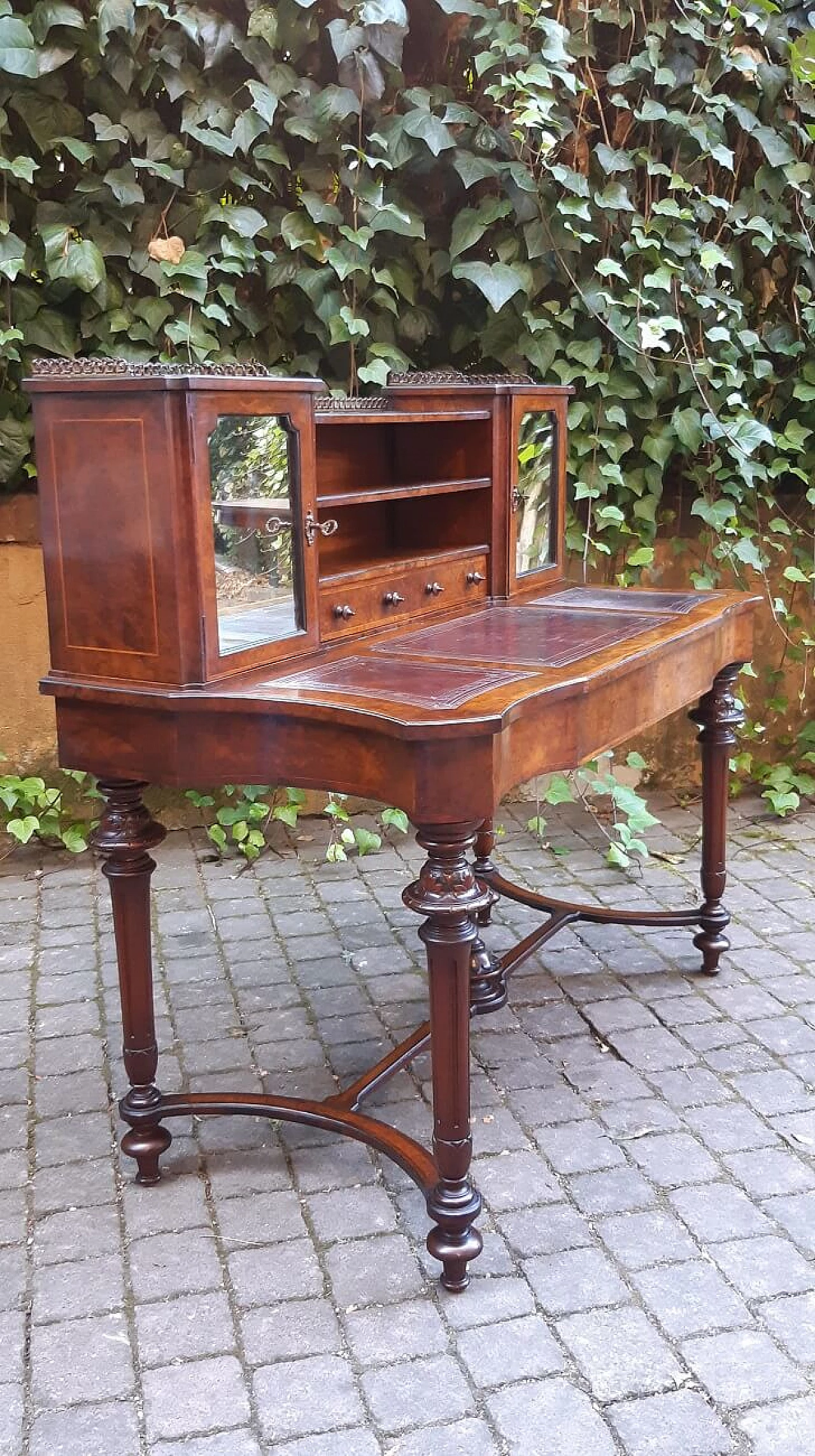 Lombard Napoleon III walnut-root writing desk with riser, 19th century 3