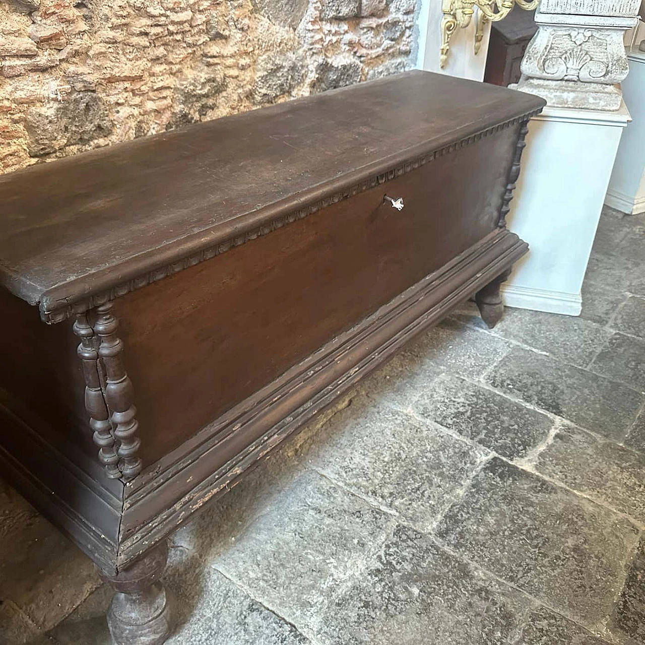 Sicilian walnut chest, 1850 5