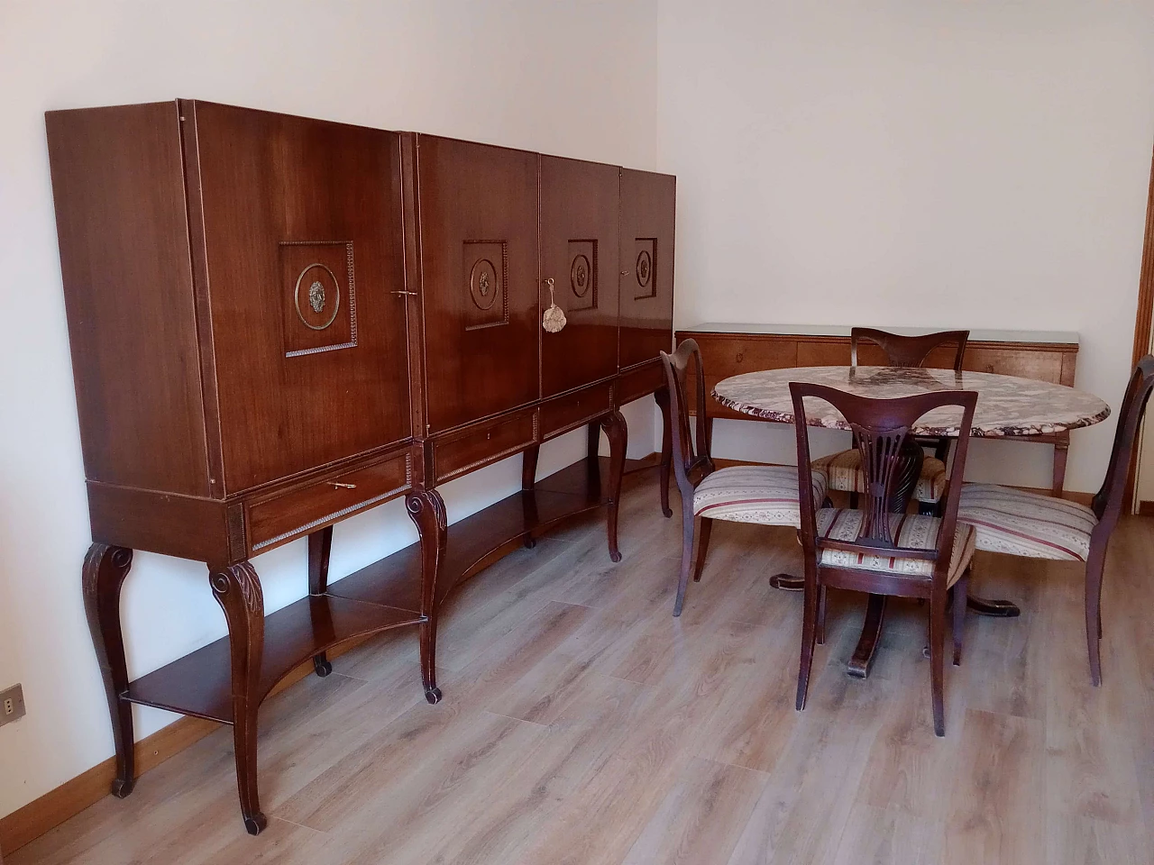 4 Mahogany chairs, sideboard and table with purple Calacatta marble top by Fratelli Barni Mobili d'Arte Seveso, 1950s 1