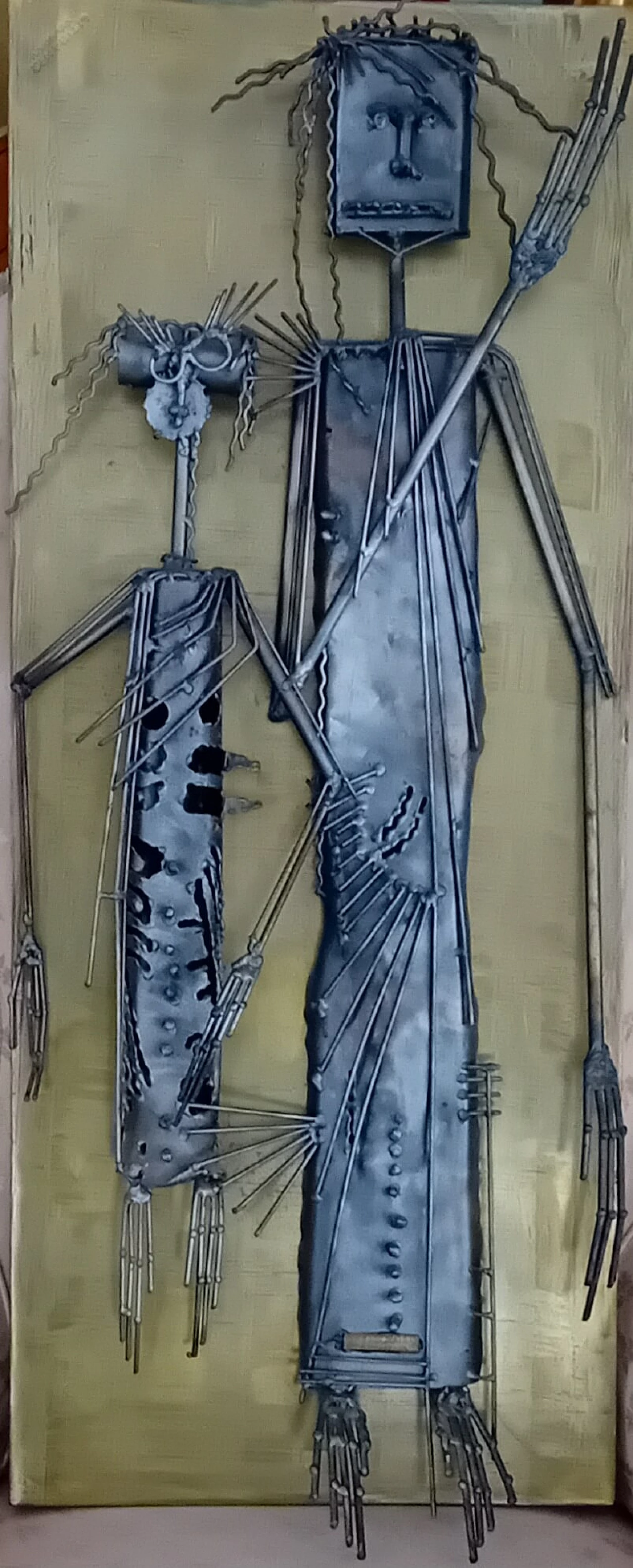 Litigante Sulmona, metal sculpture on wood and brass panel, 1980s 3