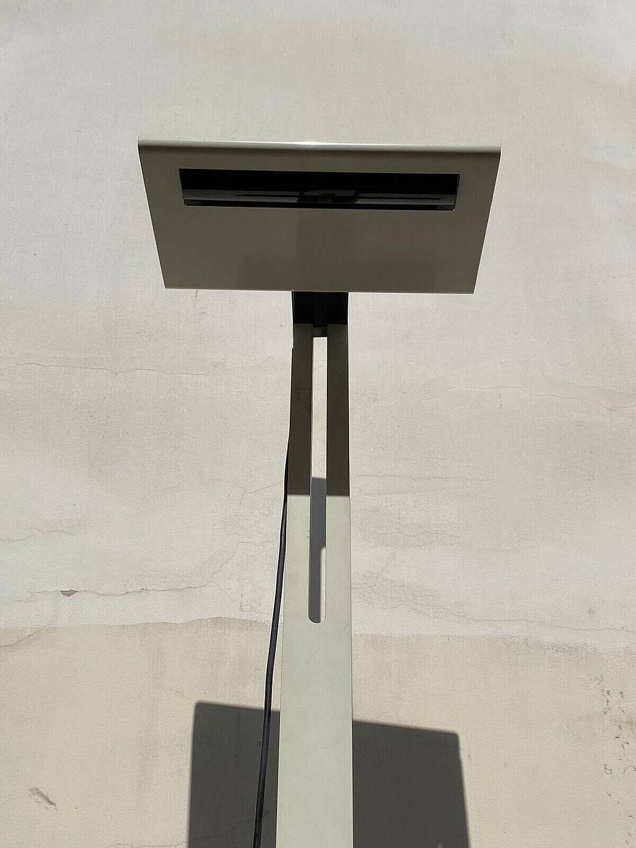 White enamelled metal floor lamp in the style of Artemide, 1970s 7